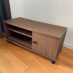 木目が見えるテレビボード