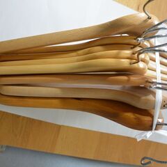 木製ハンガー（9本）の画像