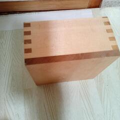 美品♦️超超超激安♦️成田山の(中)枡♦️内寸12㌢✕12㌢高さ6.5㌢♦️お使い下さい♦️お値打ちにお譲り致します♦️他のフリマアプリにも載せて折りますのでお早めにどうぞの画像