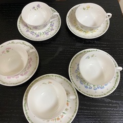 【中古品】ティーカップ5個+サンタのコップ