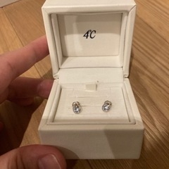 4℃ ピアス しずく型 箱あり