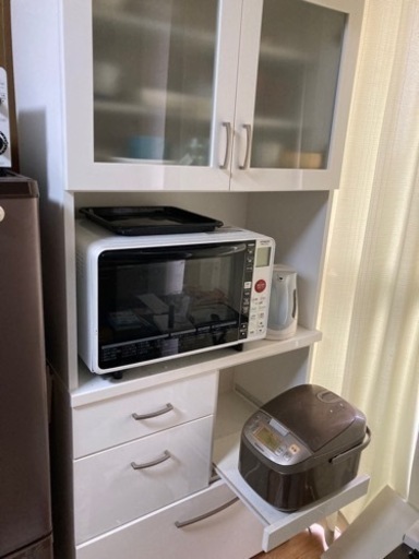 【最終値下げ】ホワイトキッチンボード　地震ロック機能付き　2年使用