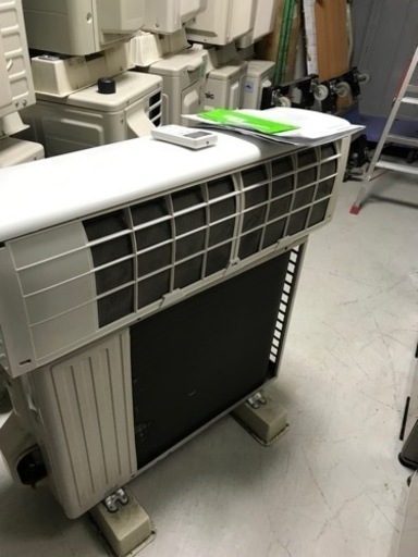 値下げ☆Panasonic パナソニック　2.2kwエアコン　CS-228CF-W  2018年製