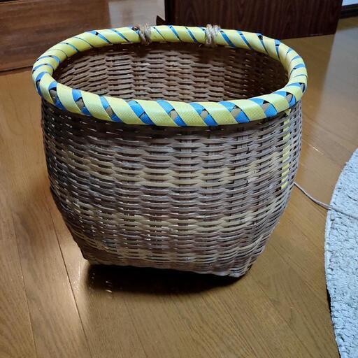 背負い籠  レア？　イサバのかっちゃ　山菜取りや畑仕事など