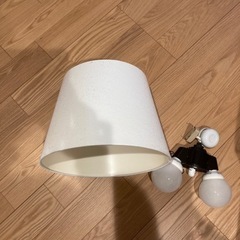 シンプル　証明器具　national 電球　３つ付いてます。