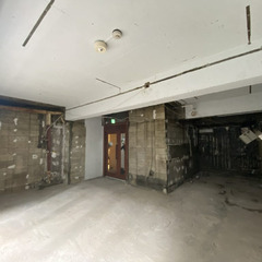 未経験月給27万～の高収入！建物がすっからかんになった爽快感はハンパない！内装解体工事の作業員の画像