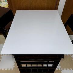 食事テーブルの画像