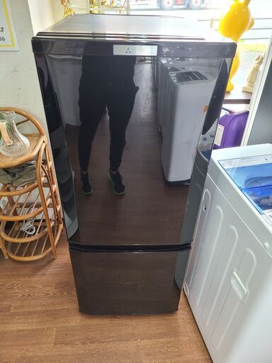 【リサイクルショップどりーむ天保山店】●1323●　☆新生活応援☆　お買い得品‼　三菱　２ドア冷蔵庫　2018年製　１～２人暮らしに最適サイズ１４６L♪　MR-P15C-B形　※トレイ一部に破損・汚れあり