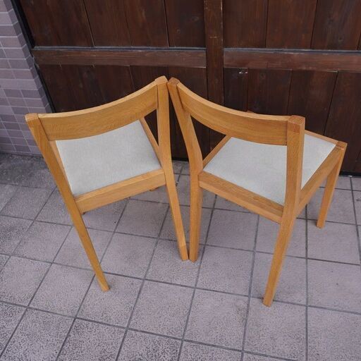 人気の無印良品(MUJI)のオーク無垢材を使用したダイニングチェアー2脚セットです！！北欧モダンスタイルなどナチュラルテイストにおスス