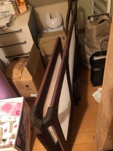 子供いたずら　テレビ、火、キッチンガード