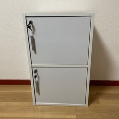 鍵付きの収納ボックス2段　白の画像