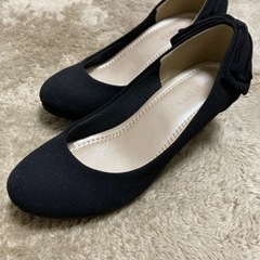 黒パンプス リボン付き