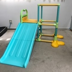 お話し中【美品】元値1万円　futafuta ジャングルジム滑り台付き🎶の画像