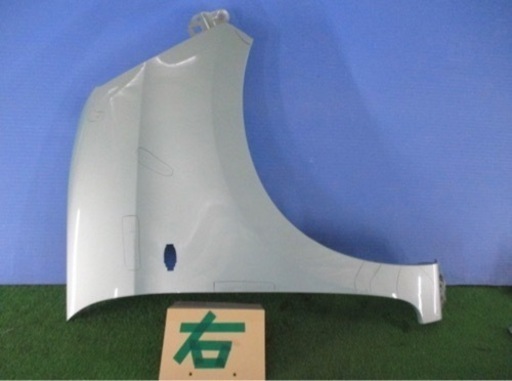 スペーシア純正　右フェンダー　ＺＶＢ