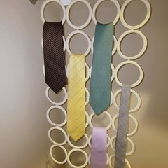 ネクタイまとめて28本とイケアのネクタイハンガー 就活生新社会人の画像