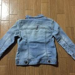 子ども服guess デニムジャケット　100の画像