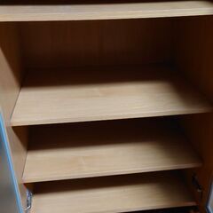 食器入れや本、靴など収納に便利ですの画像