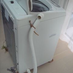 ★2000円 正常動作品 】★ TOSHIBA製 層洗浄機能付き 洗濯機AW－42SJC(W)　給水金具/圧力ホース付きの画像