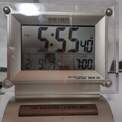 電波目覚まし時計　セイコー製　※売却済〆切