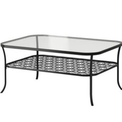 ガラス花柄テーブルの画像