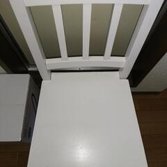 テーブルと椅子