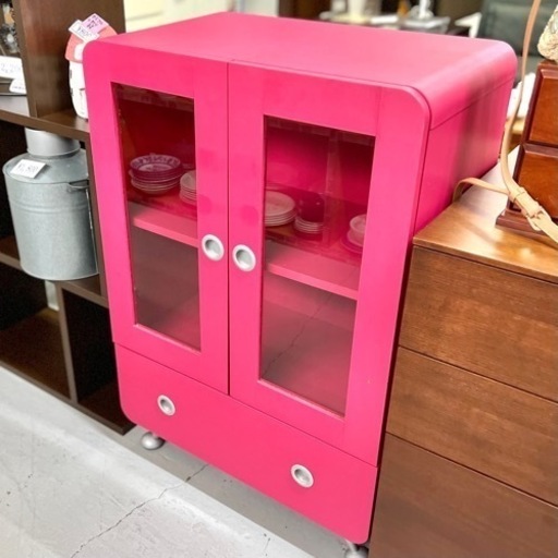 レトロポップな収納棚