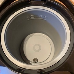 取り引き中　タイガー電気ポット　大容量2.2Lの画像