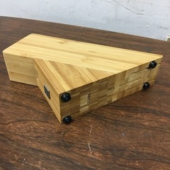 取引場所　南観音　A2203-449 美品　バンブー製ナイフブロック　ナイフ3本、ハサミ1本収納可能　置き型　滑り止め付きの画像