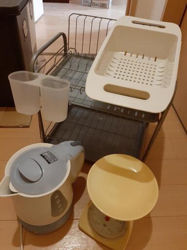 水切りかご2点と電気ケトル、はかり　4点セット