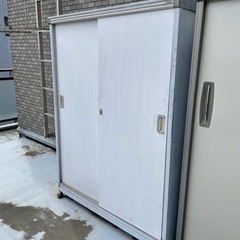 小型物置　古い物ですが雨風はしのげます。