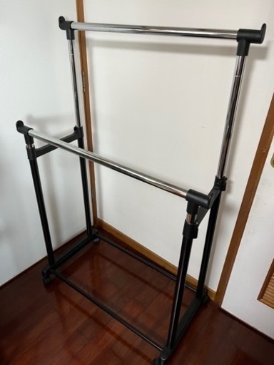 伸縮するハンガーラック