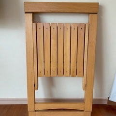 無料折り畳みダイニングチェア4脚の画像