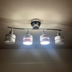シーリングライト 照明　【4つ電球付き】の画像