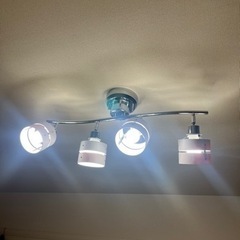 シーリングライト 照明　【4つ電球付き】の画像
