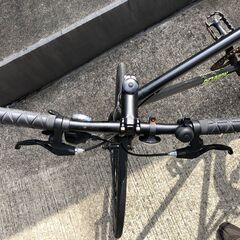 【大幅値下】クロスバイク　自転車スタンドおよび空気入れもおつけしますの画像