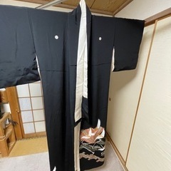 黒 留袖 左三つ巴家紋 の画像