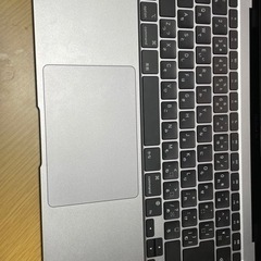 MacBook  Air 13インチ Apple M1チップ（8コアCPU/7コアGPU）/SSD 256GB/メモリ 8GB スペースグレイの画像