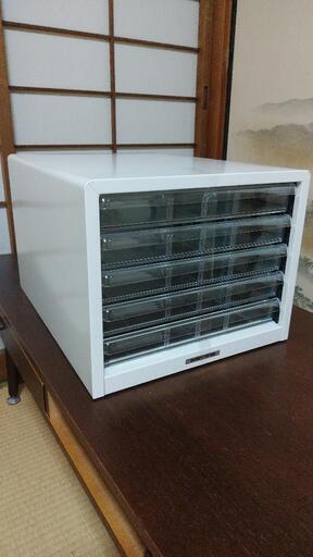 B4サイズも入る事務用ケース