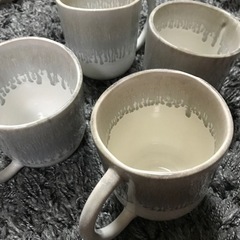 Crate & Barrelマグカップ4点セットの画像