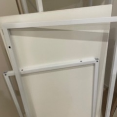 【無料】収納ラック付きデスクの画像
