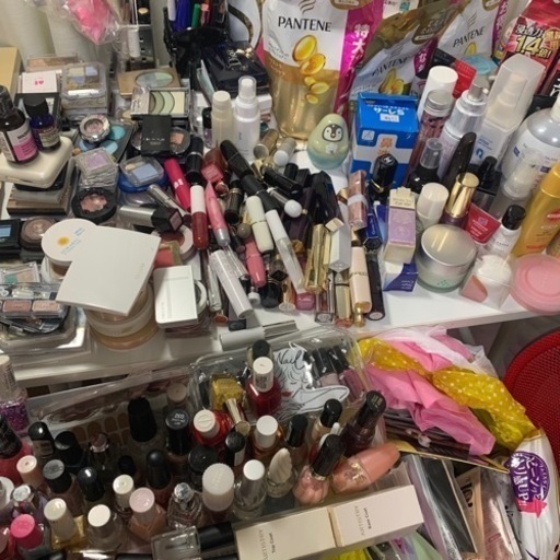 化粧品 大量 アイシャドウ ファンデ ライナー マスカラ チーク 口紅 デパコス 韓国 コスメ 日用品 シャンプー 洗剤 ポリッシュ