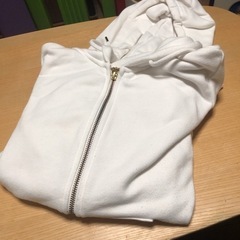 パーカー　白