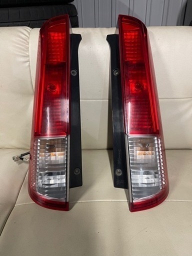 スズキ　パレット　テールランプ