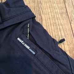 VOLCOMのスノーボードウエアーの画像