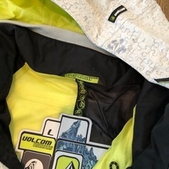 VOLCOMのスノーボードウエアーの画像