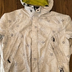 VOLCOMのスノーボードウエアーの画像