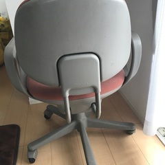 オカムラのデスクチェアの画像