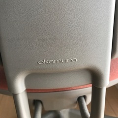 オカムラのデスクチェアの画像