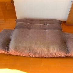 2人掛け簡易ソファー（注:かなり傷み強いです)の画像