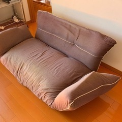 2人掛け簡易ソファー（注:かなり傷み強いです)の画像
